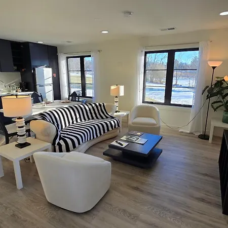 Magnificent Middleburg Getaway Apartment
